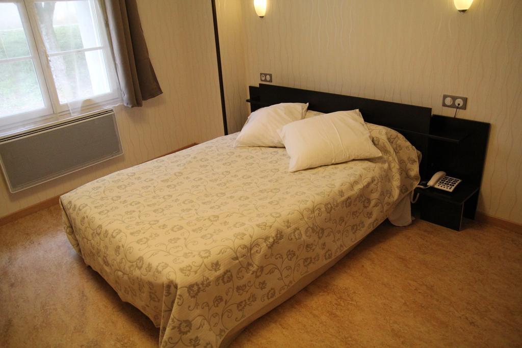 Hotel La Madeleine à Saint-Benoît-sur-Loire Chambre photo