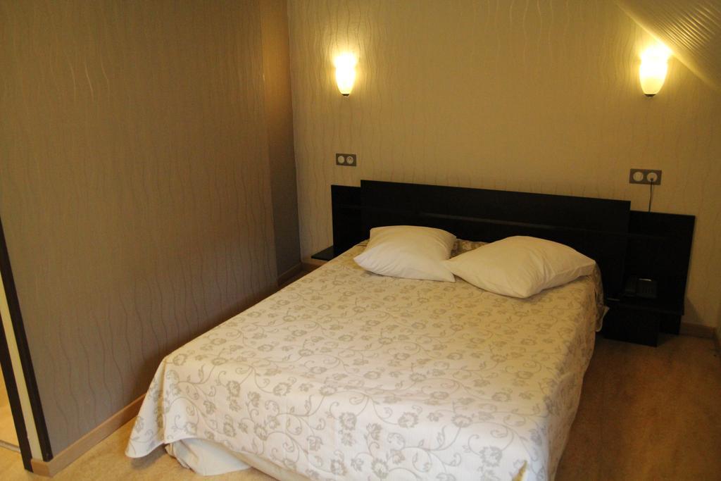 Hotel La Madeleine à Saint-Benoît-sur-Loire Chambre photo