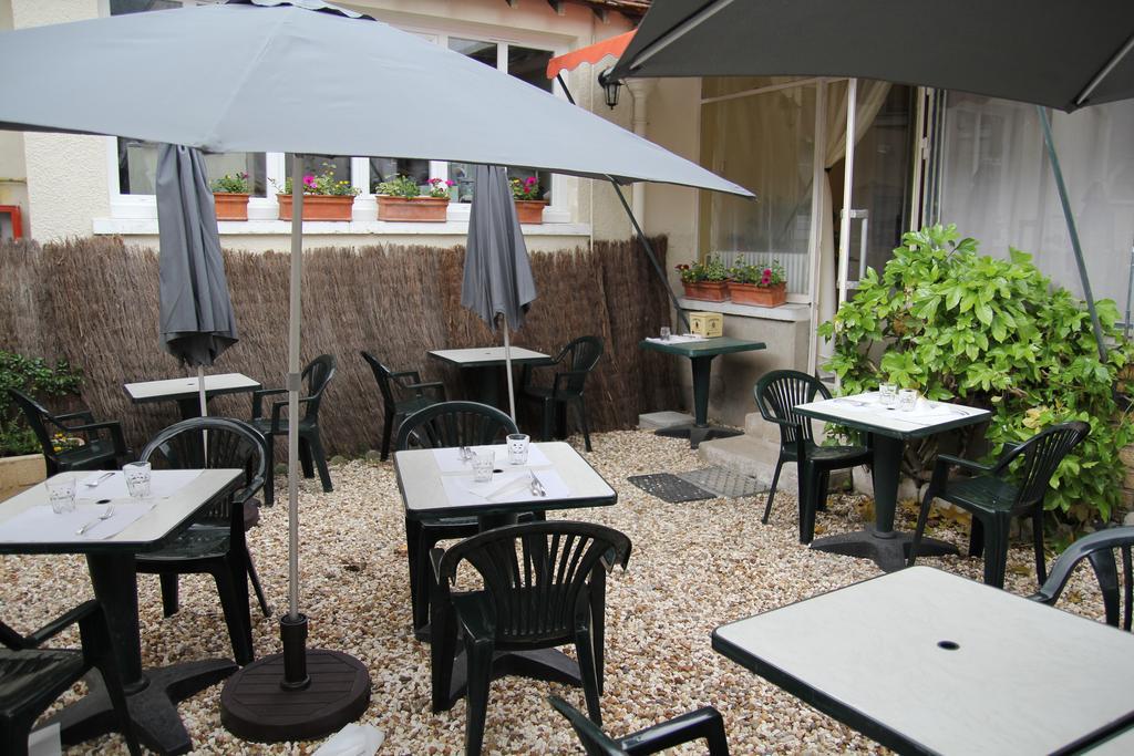 Hotel La Madeleine à Saint-Benoît-sur-Loire Extérieur photo