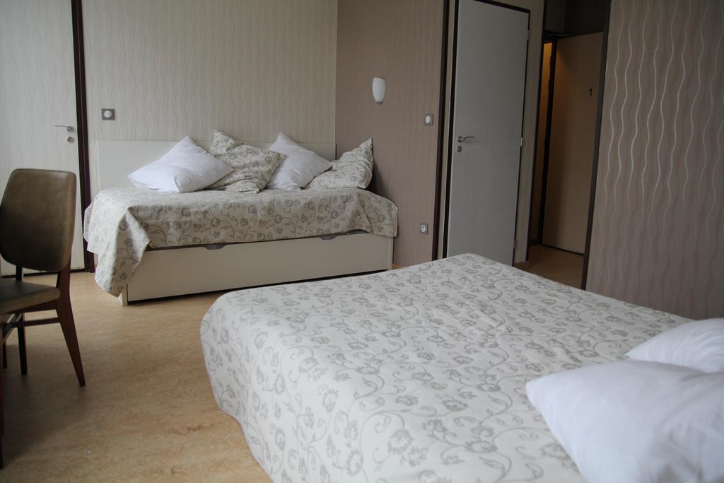 Hotel La Madeleine à Saint-Benoît-sur-Loire Chambre photo